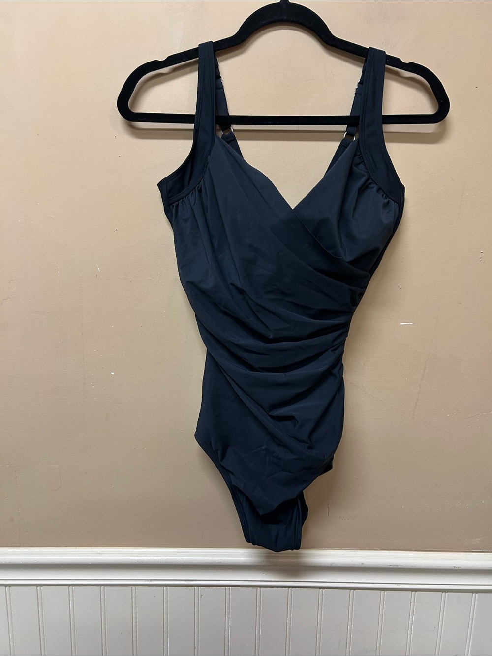 MIRACLESUIT X TALBOTS 10 FIRM CONTROL UNDERWIRE CROSSOVER RUCHED SIDES 1-PIECE